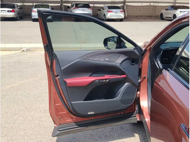 Car image 11