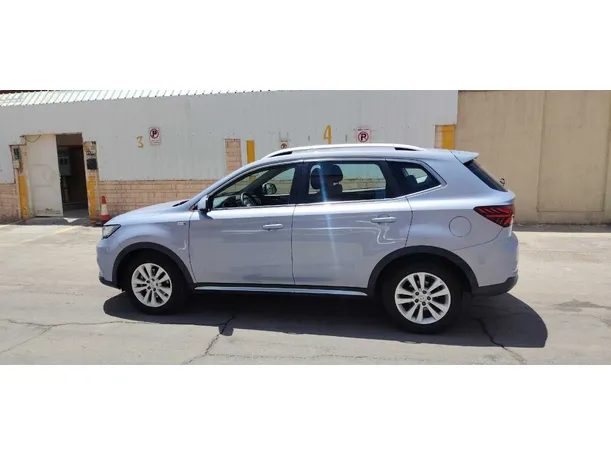 Car image 8