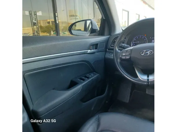 Car image 25