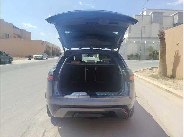Car image 24