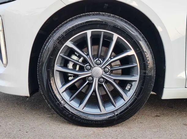 Car image 10