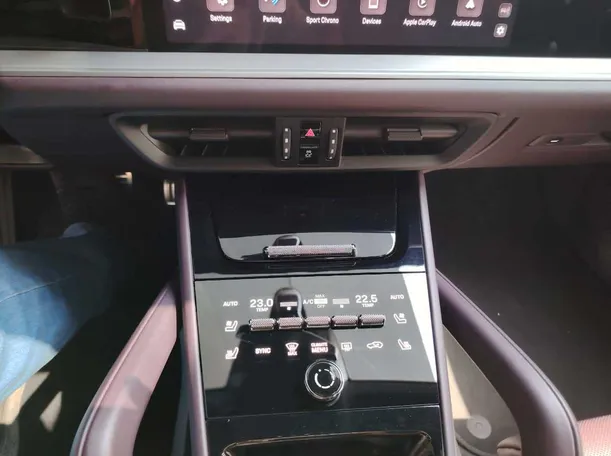 Car image 23