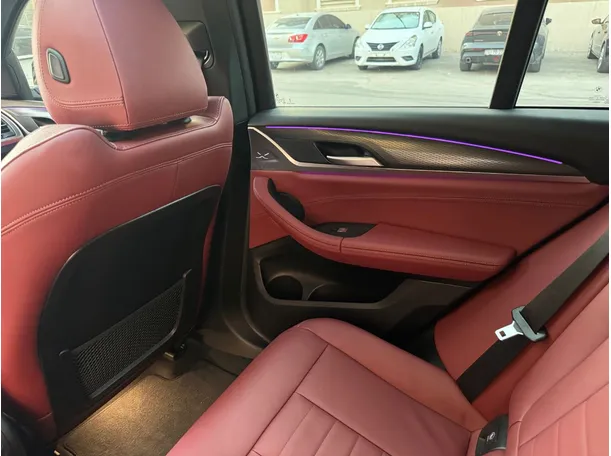 Car image 27