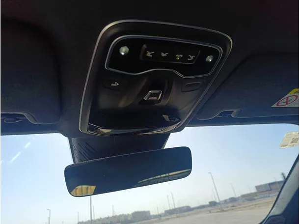 Car image 32