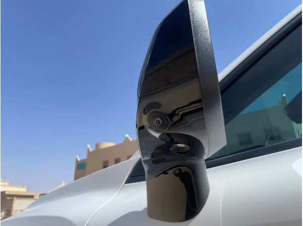 Car image 24