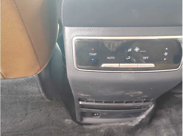 Car image 28