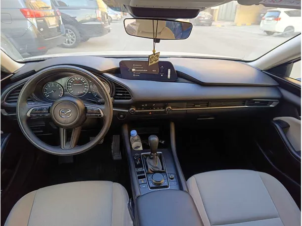 Car image 19
