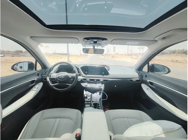 Car image 18