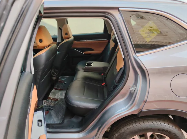Car image 16