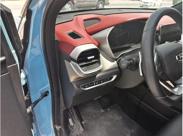 Car image 13