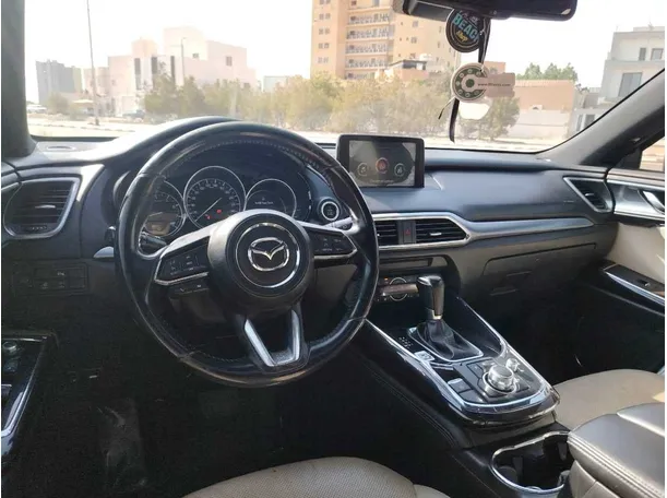 Car image 28