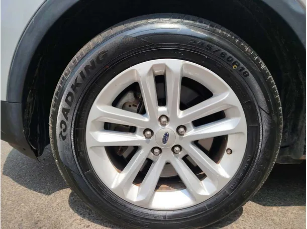 Car image 11