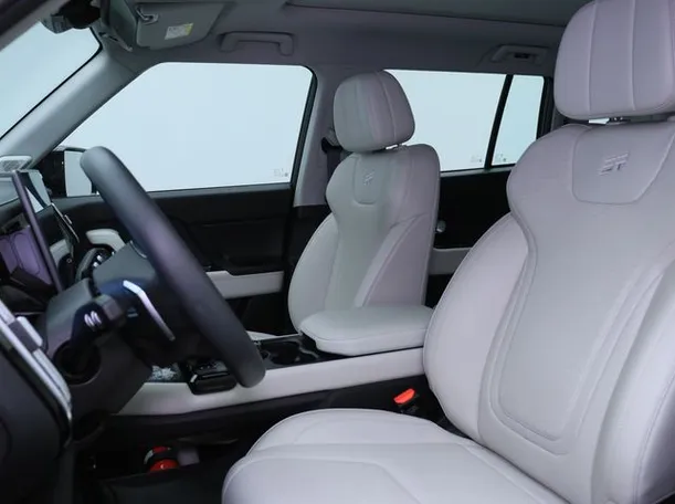Car image 8