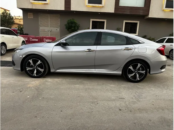 Car image 8