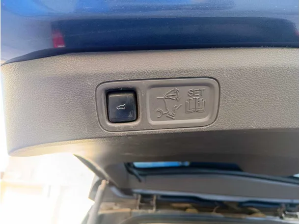Car image 34