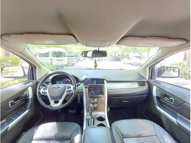 Car image 14