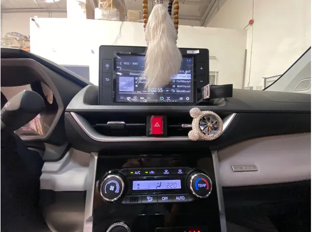 Car image 17