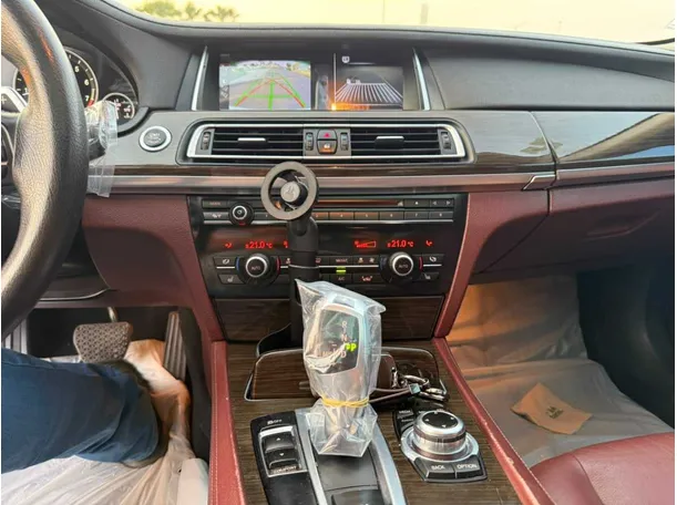 Car image 25