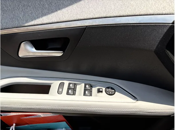 Car image 27