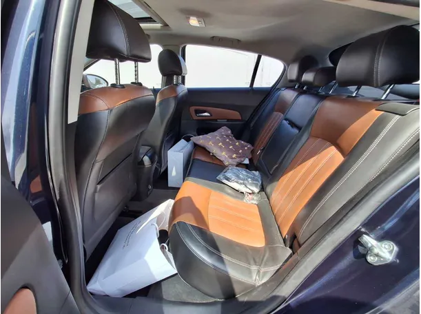 Car image 13