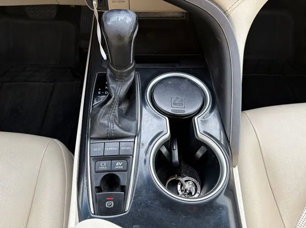 Car image 19