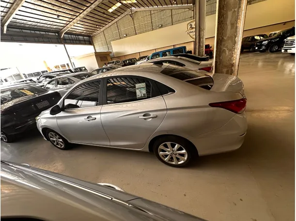 Car image 8