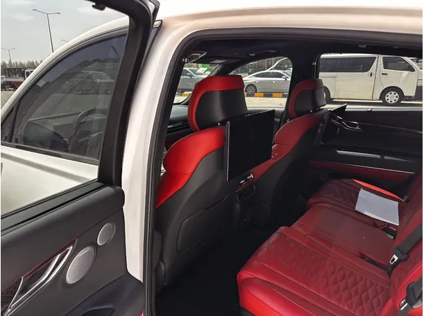Car image 14