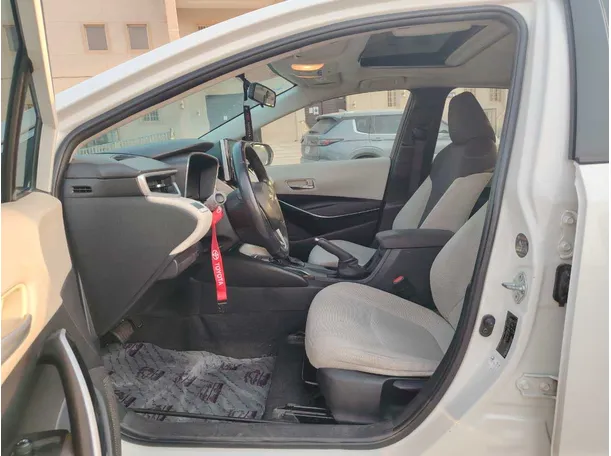 Car image 12
