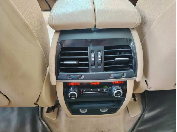 Car image 44
