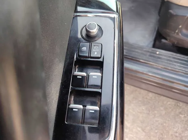 Car image 27