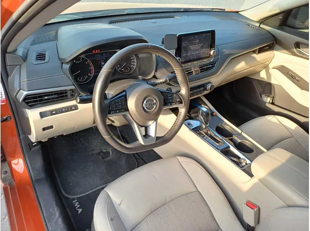 Car image 12