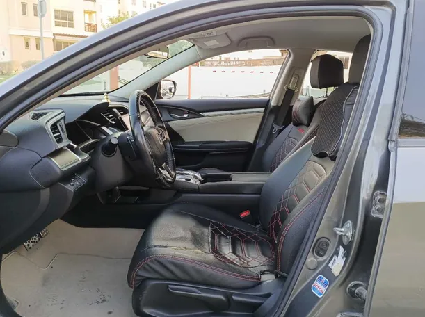 Car image 12