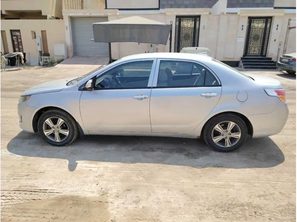 Car image 8