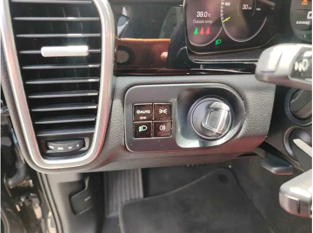 Car image 37
