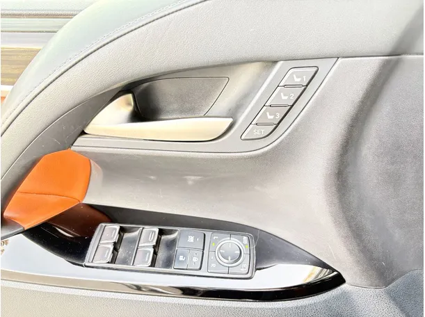 Car image 28