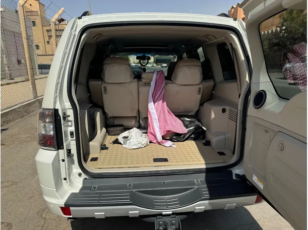 Car image 23