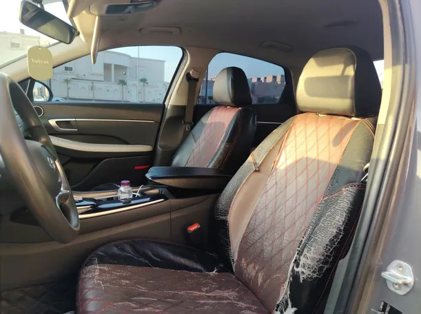 Car image 13