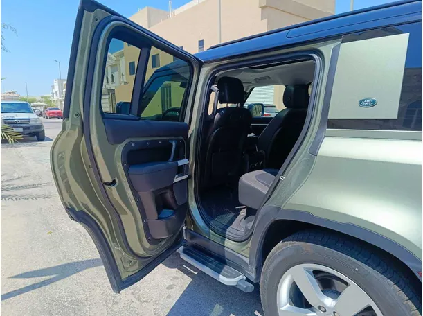 Car image 16