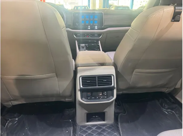 Car image 22