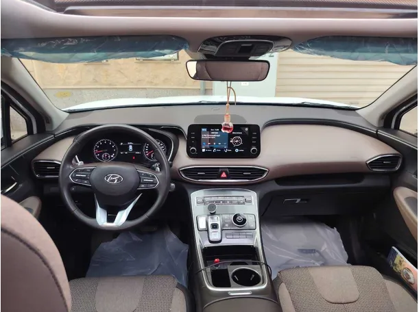Car image 17