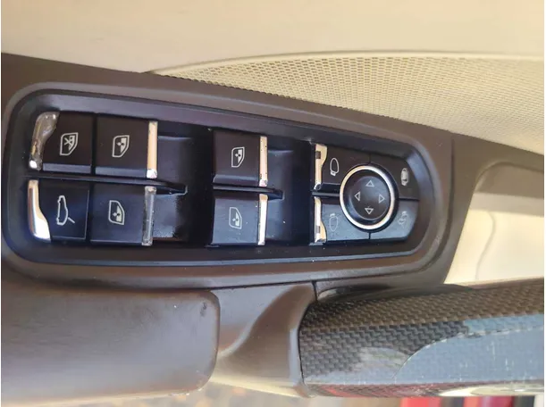 Car image 32
