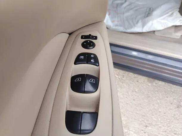 Car image 29