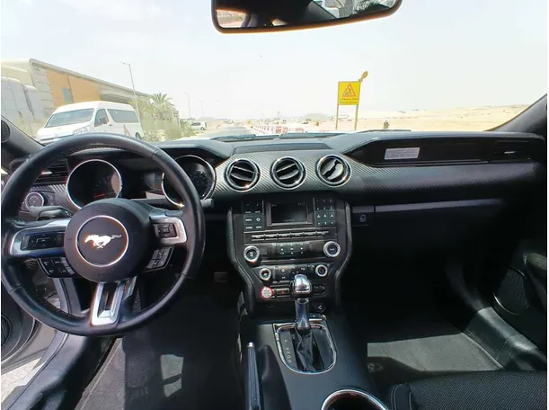 Car image 14