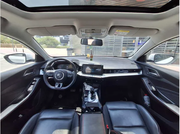 Car image 18