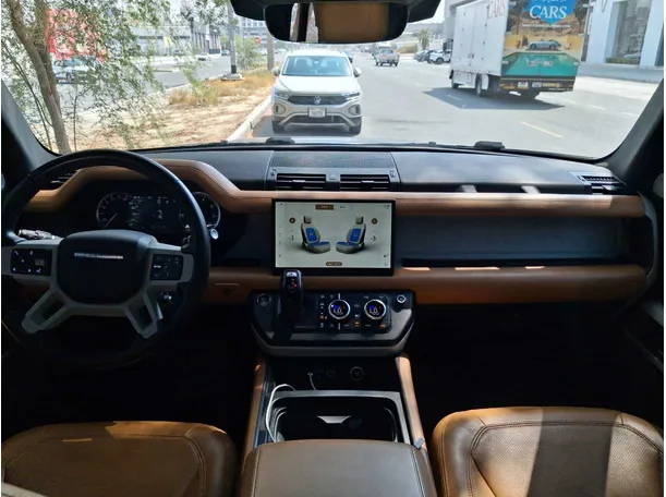 Car image 14