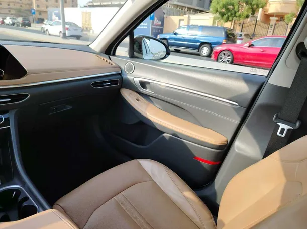 Car image 35