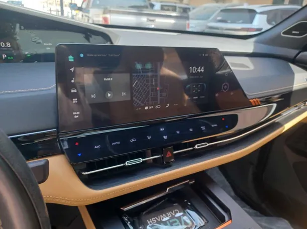 Car image 17