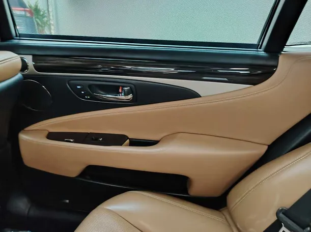 Car image 45