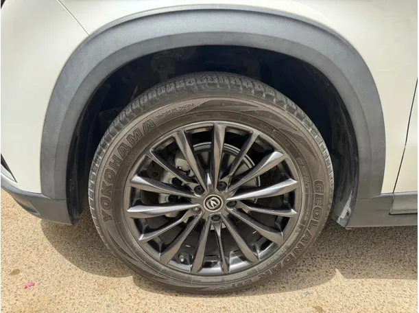 Car image 9