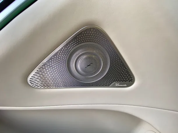 Car image 30
